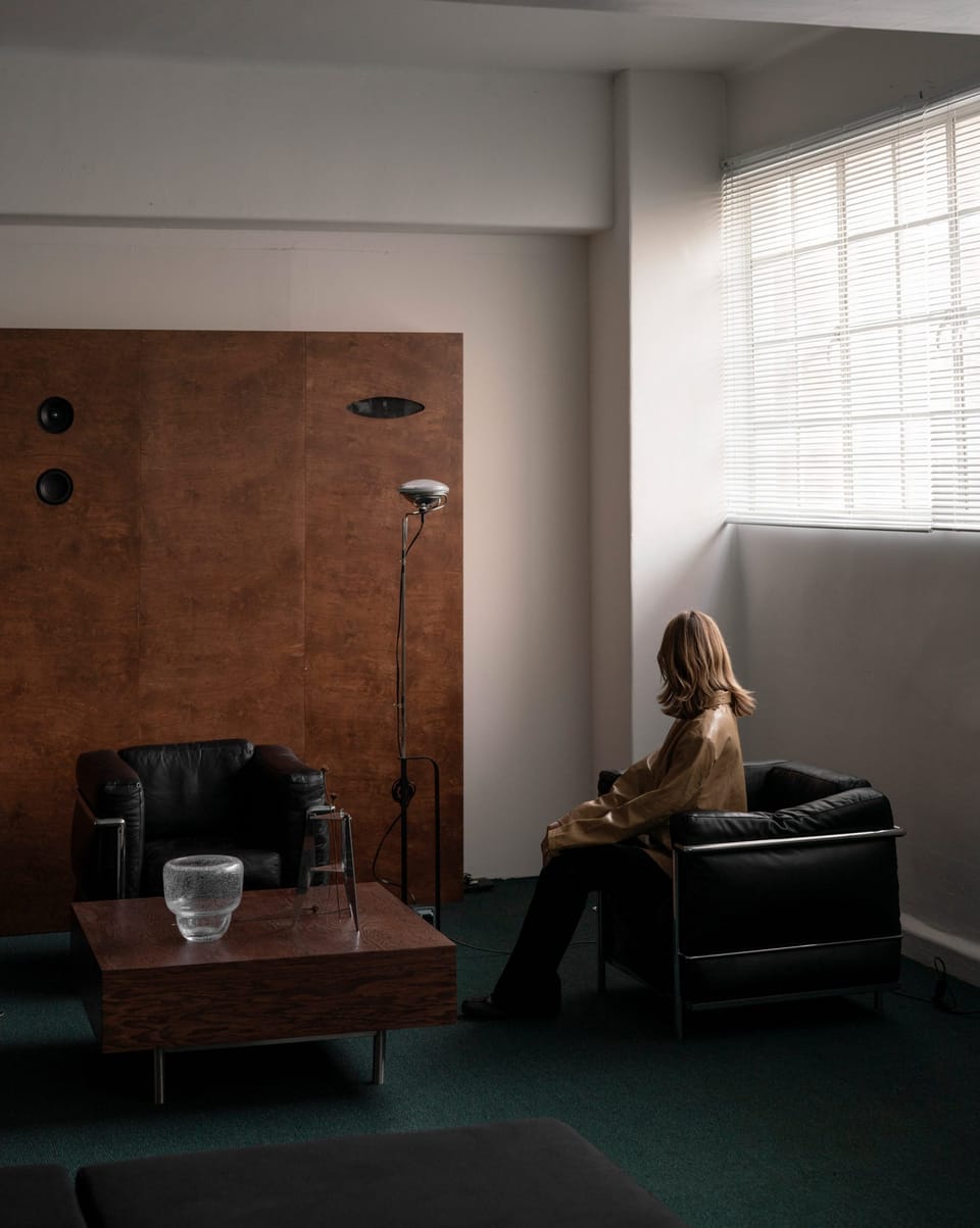 墨西哥城新晋设计团队Formant Studio将一处办公室改造为“Modular”试听空间